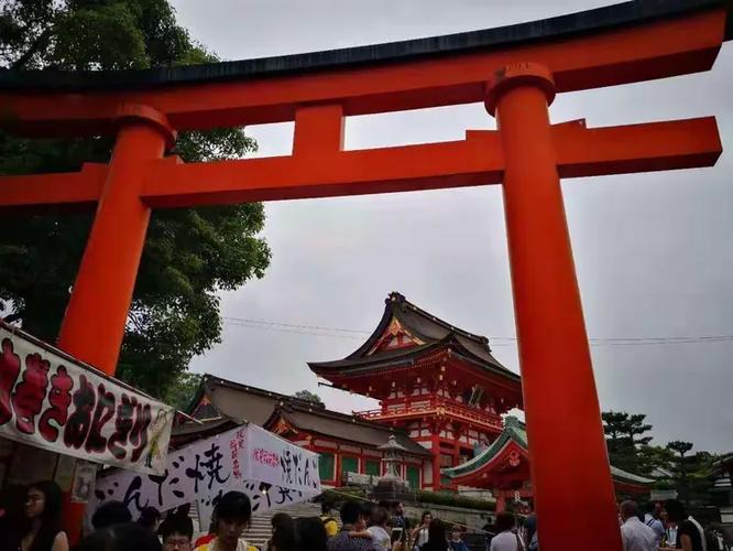 且过桥去，河对岸的风物扑面而来